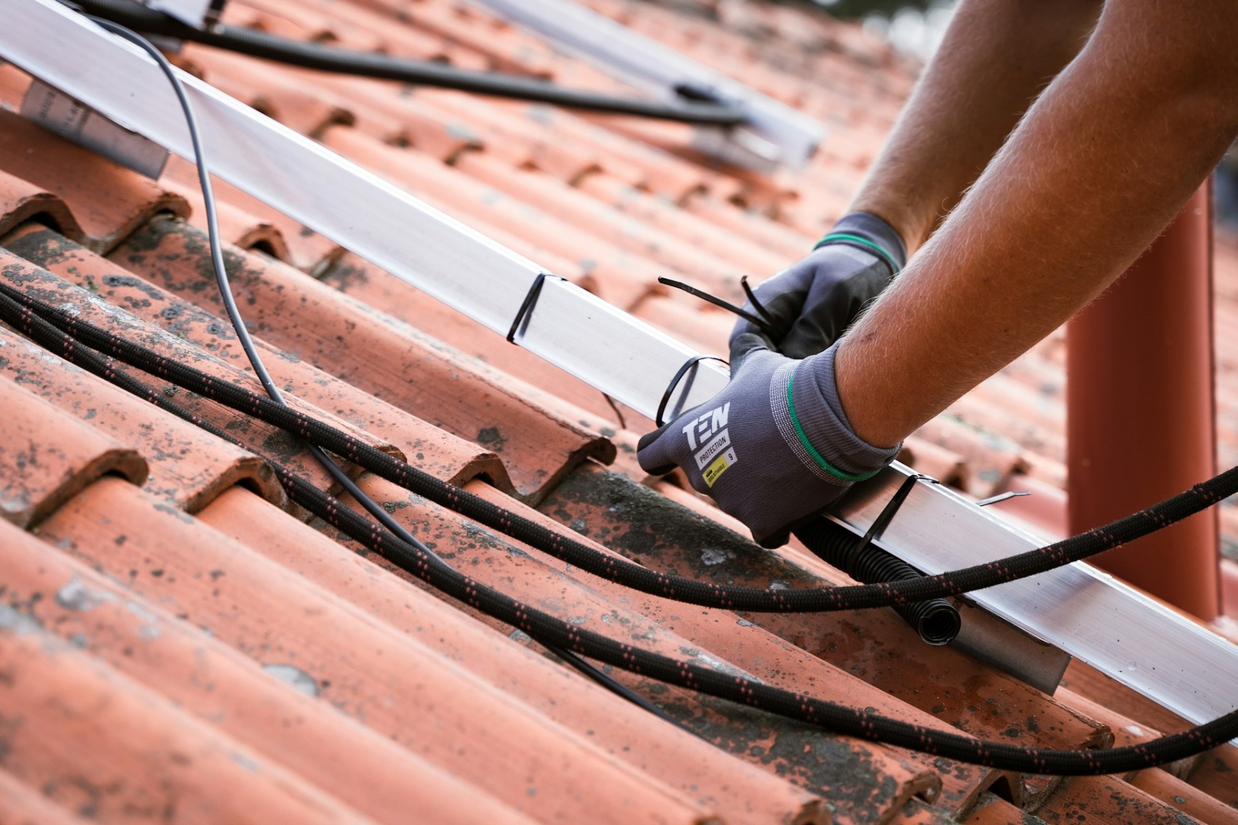Signs Your Roof Needs Repair Before Winter